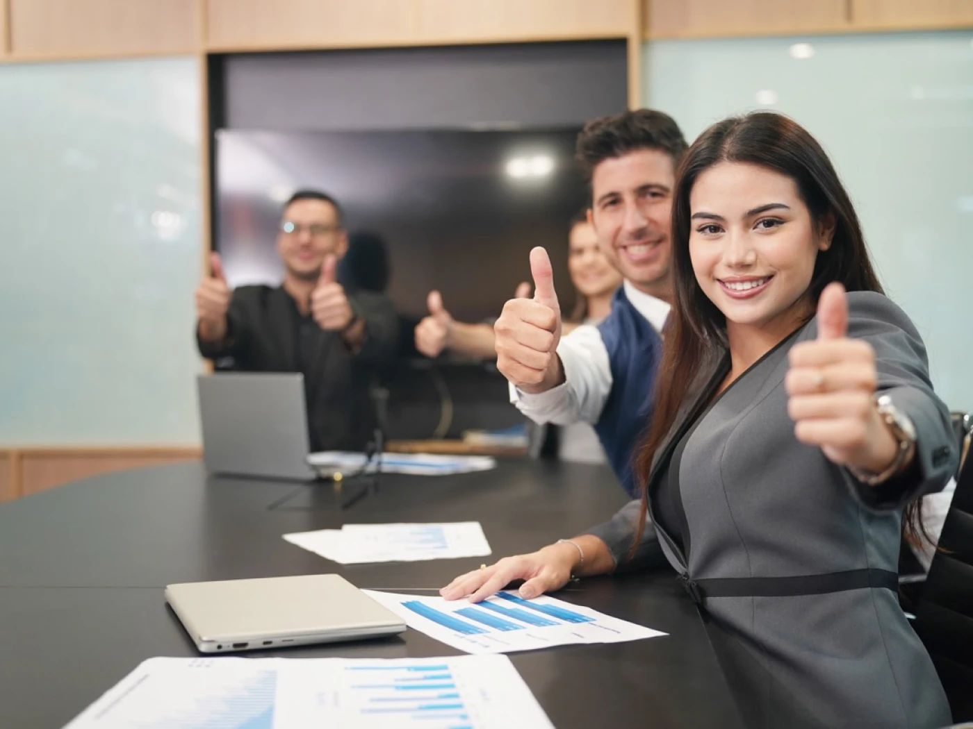 Experten von Schauss Technology – Kompetenz und Vertrauen in Gebäudeautomation und Elektrotechnik.